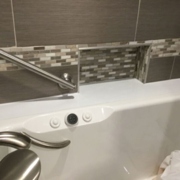 senior-walk-in-tubs-min