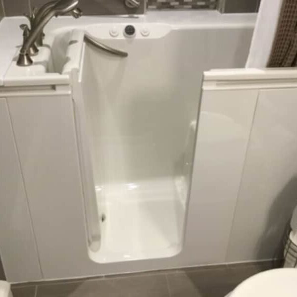 walk-in-tub-replacement-min